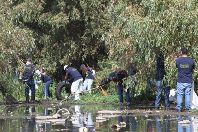 Más de 2 mil voluntarios extrajeron 25 toneladas de basura al limpiar la laguna La Piedad, en el municipio de Cuautitlán Izcalli.