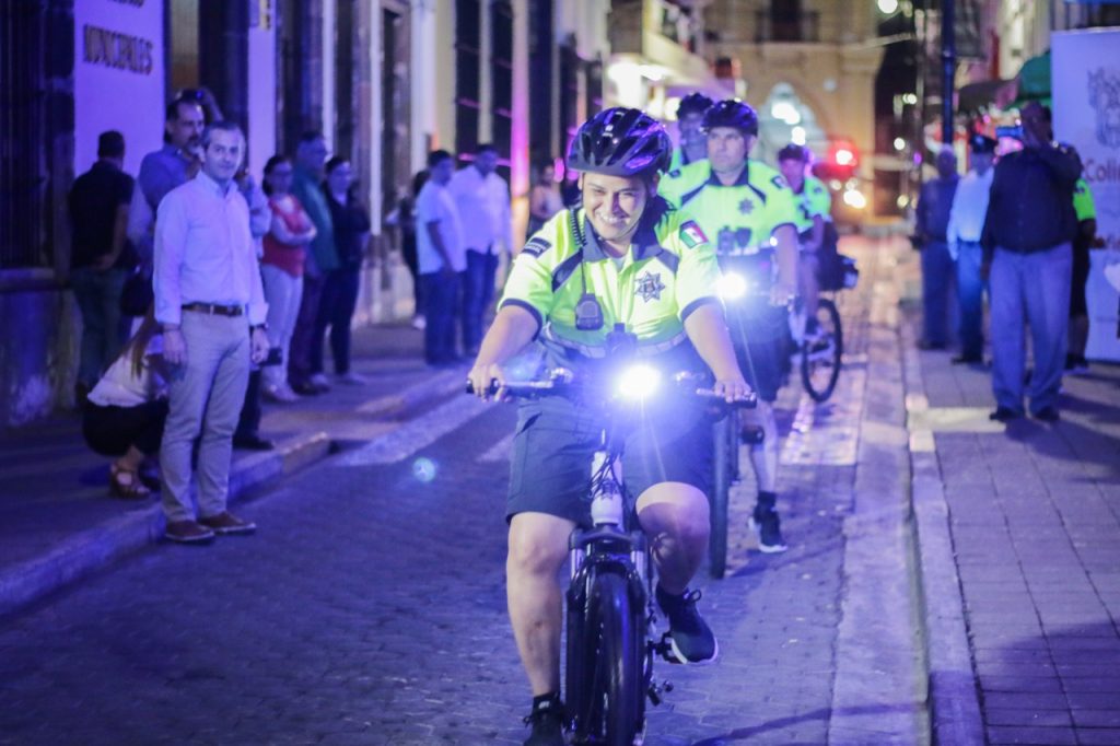 Policia Ciclista realiza primer recorrido tras recibir el equipo de manos del edil Leoncio Morán