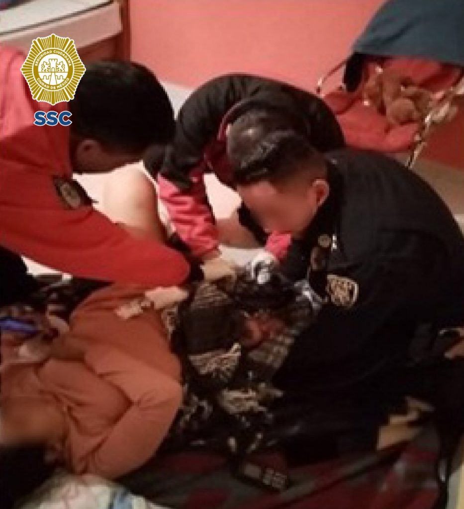 Policías de Cuajimalpa en ayuda para el parto