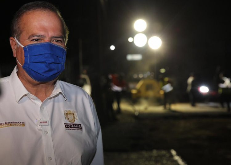 Arturo González supervisa bacheo