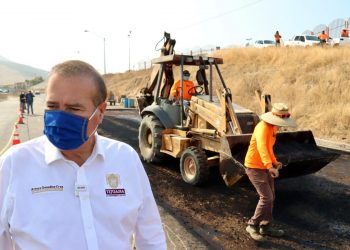 Arturo González supervisa reencarpetamiento de paseo playas