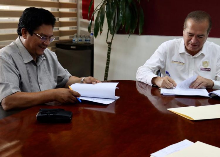 Ayuntamiento y sindicato de burócratas firman incremento salarial