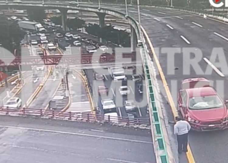 (Video) Muere hombre al caer del segundo piso del Viaducto Bicentenario