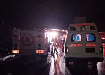 Estado de México brinda asistencia a pasajeros de autobús accidentado en la México-Toluca