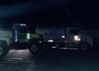 Transportistas bloquean carretera en Santa María Tonameca, Oaxaca