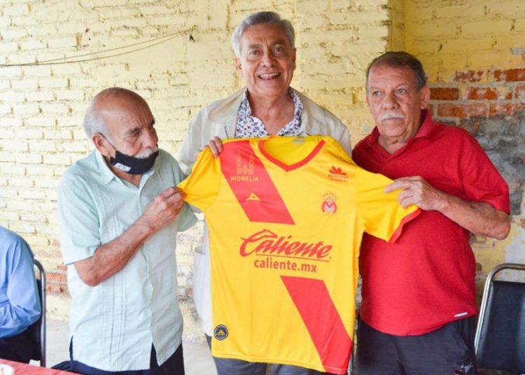 Piden a senador Cristóbal Arias capitanear equipo de leyendas de Morelia