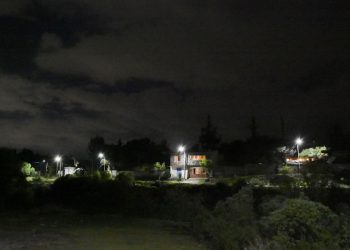 Instalación de alumbrado en la comunidad La Cueva