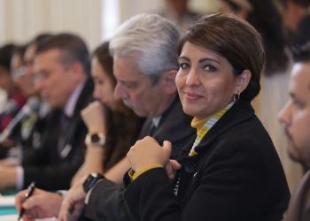 Mónica Almeida pide detener gasolinazos