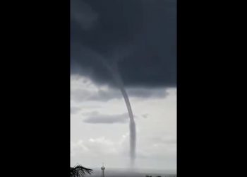 Se avista tromba en Puerto Escondido