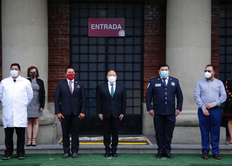 En Tlalnepantla guardan minuto de silencio por fallecidos de COVID-19