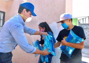 Jorge Zermeño entrega agua en diferentes colonias de Torreón