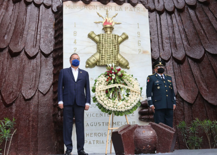 Arturo González encabeza ceremonia de aniversario de los niños héroes