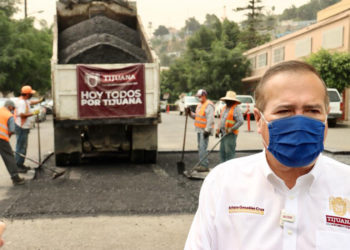 Arturo González supervisa obras de bacheo en zona centro
