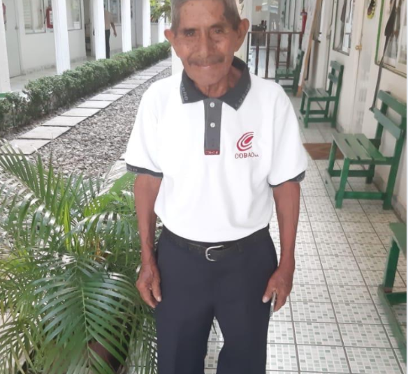 A sus 80 años, estudiante culmina su bachillerato en Oaxaca