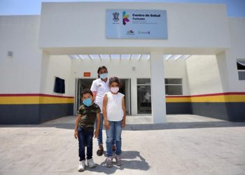 Inaugura Silvano Aureoles Centro Médico en Turicato