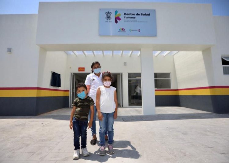 Inaugura Silvano Aureoles Centro Médico en Turicato