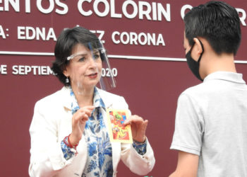 Edna Pérez encabeza premiación de concurso Antología de cuentos Colorín Colorado