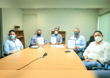 Jorge Salum Firma convenio con la VRL