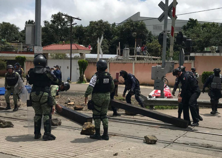 Liberan vías férreas bloqueadas en Uruapan, Patzcuaro y Múgica