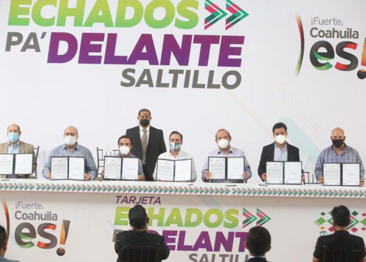 Manolo Jiménez entrega apoyo a saltillenses