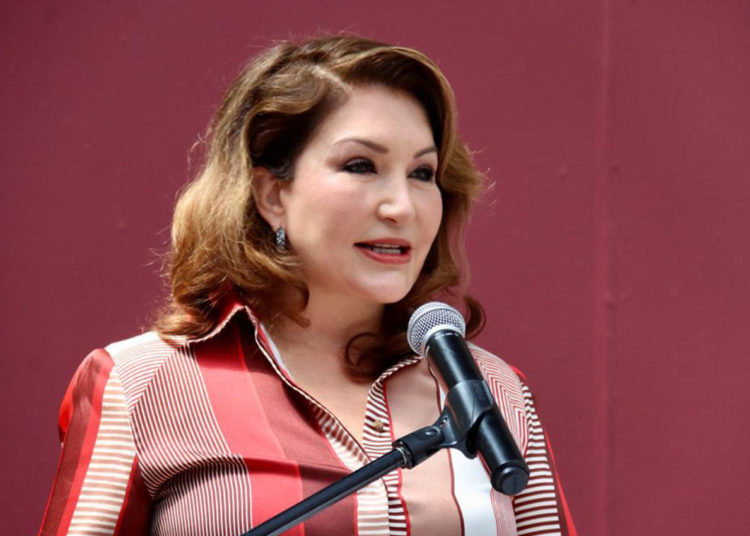 Minerva Terrazas agradece donativo a consul de china