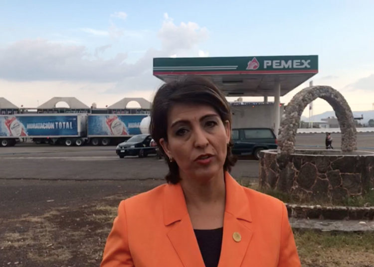 Mónica Almeida acusa a AMLO de proponer nuevo impuesto a las gasolinas