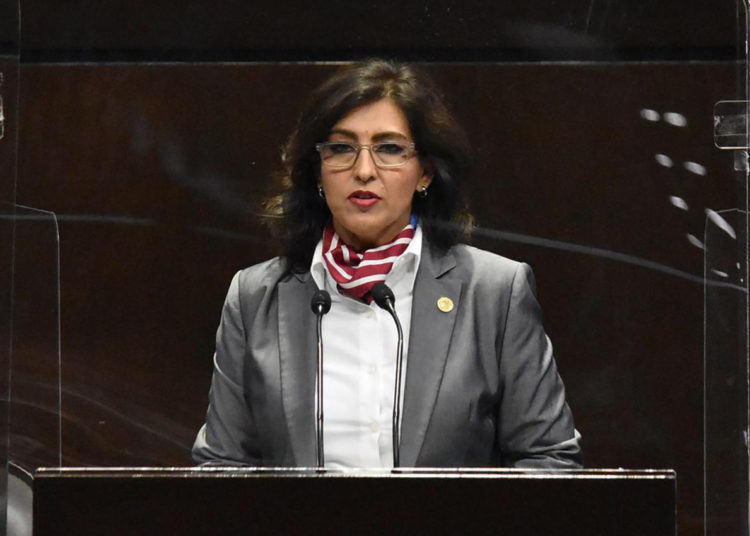 Monica Almeida llamo a revisar estrategia de PEMEX ante denuncias de familiares por contagios