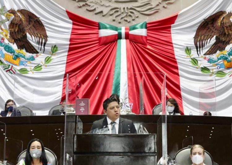 El diputado del PVEM aplaudio a AMLO el ver por la población vulnerable