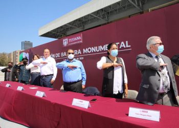 Arturo González recupera plaza cívica