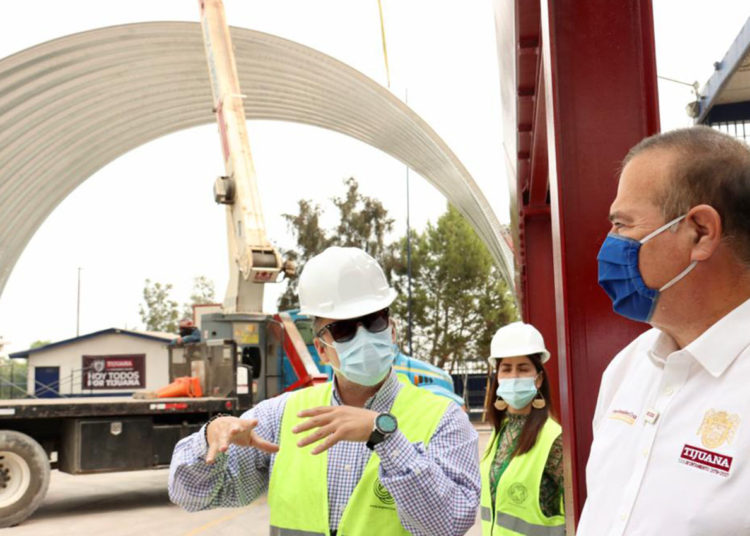 Arturo González supervisa obras en Colonia las Huertas