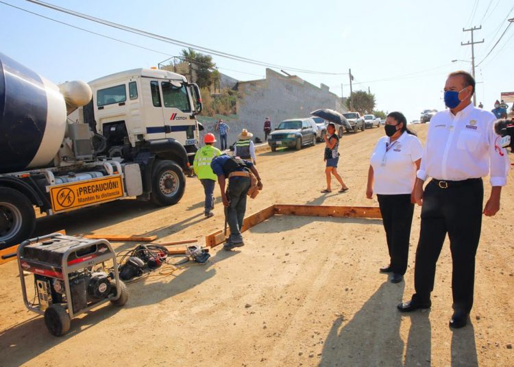Gobierno realiza pavimentación en Villas del Prado