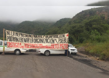 Transportistas de la API bloquean carretera Huajuapan de León