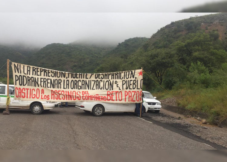 Transportistas de la API bloquean carretera Huajuapan de León