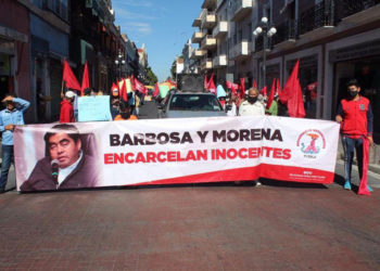 Antorcha campesina se manifiesta afuera de la fiscalía de Puebla