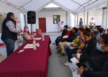 Ayuntamiento entrega apoyos económicos a madres solteras