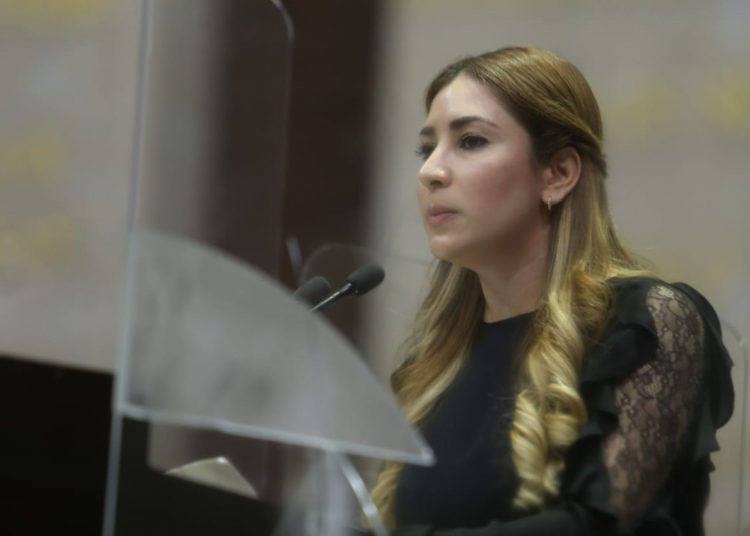 Azucena Rodríguez acusa al alcalde de Veracruz de acoso a diputados del PRD