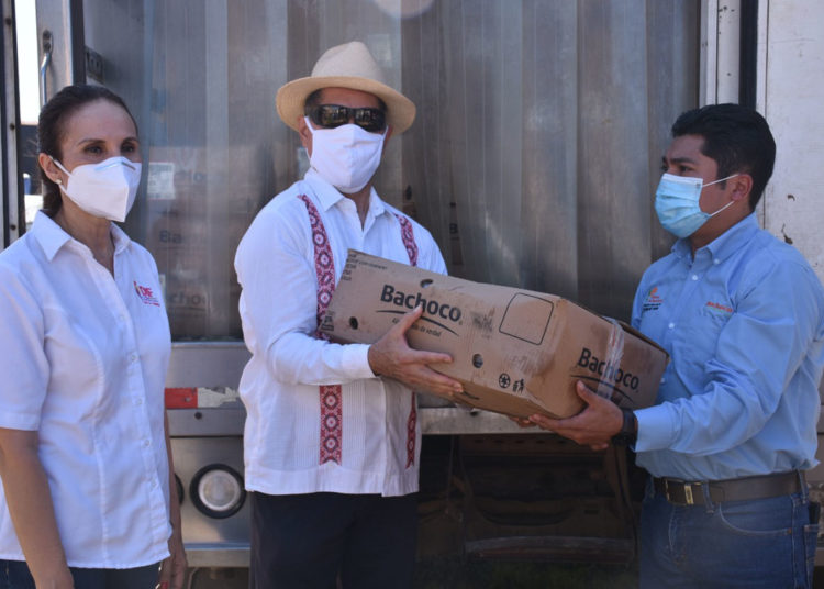 Bachoco entrega al Alcalde de coatzacoalcos apoyos para las familias vulnerables