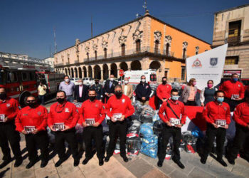 Jorge Salum entrega equipo nuevo a protección civil