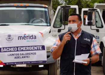 Renán Barrera dio banderazo de inicio del programa de bacheo