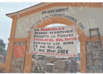 Pobladores de Xochistlahuaca derriban puerta de panteón municipal