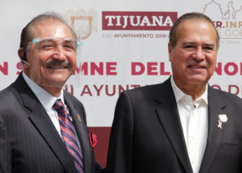 Arturo González cumple con adelanto de aguinaldos