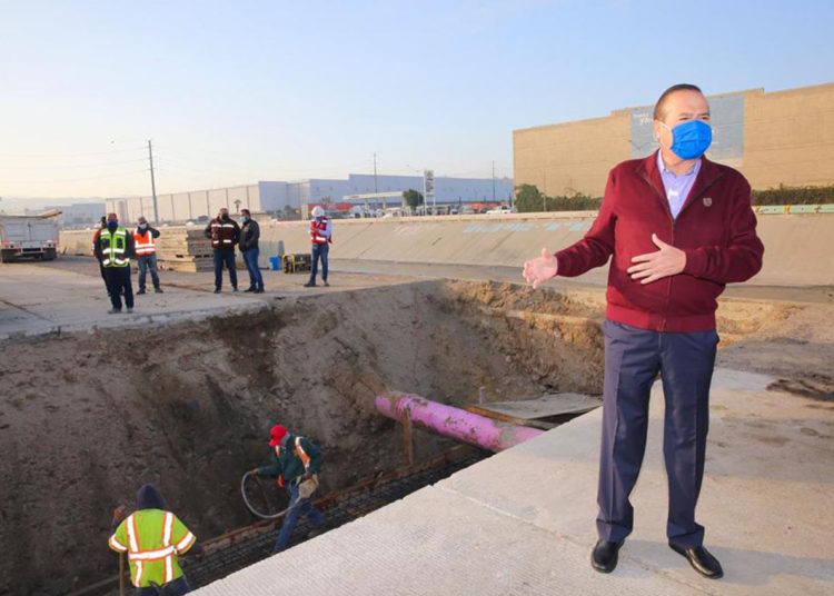 Arturo González, prioriza la reparación de cajón pluvial