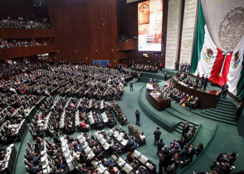 Cámara de Diputados guarda minuto de silencio por victimas de feminicidios