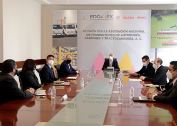 Del Mazo se reúne con productores de autobuses