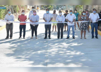 Giovanne Hernández entrega obra de pavimentación en Santa María Huatulco
