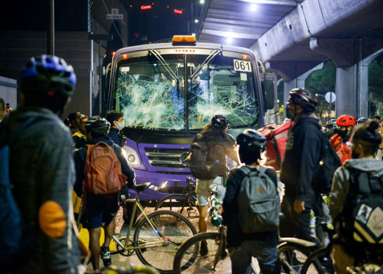 Cientos de ciclistas realizan bloqueos en la CDMX