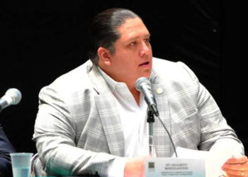 Luis Mendoza Acevedo pide revertir ley de aguinaldo