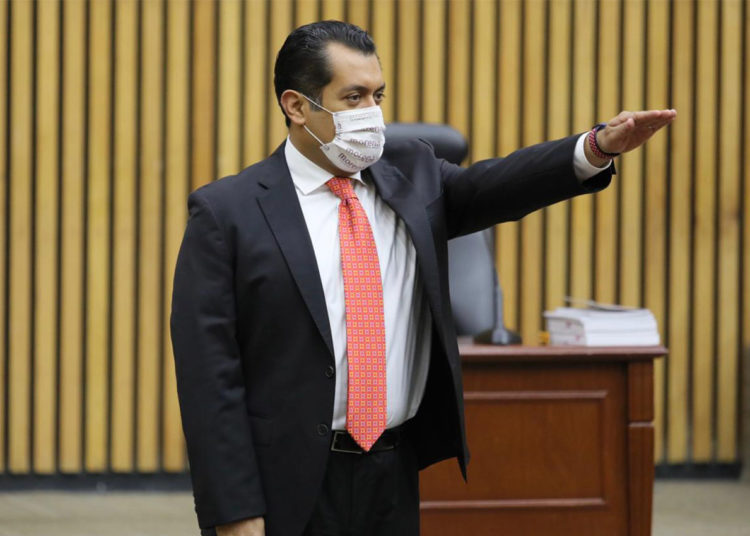El diputado Sergio Gutiérrez tomo protesta como representante de Morena ante el INE