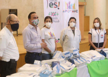 Alcalde de Saltillo entrega insumos a personal médico