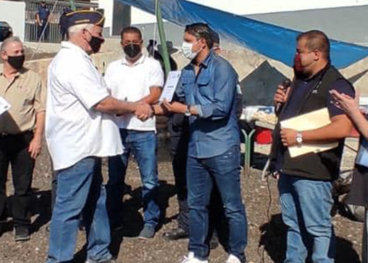 En Chapala, regalan juguetes a hijos de policías